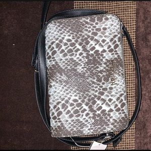 New Kenneth Cole Handbag / purse